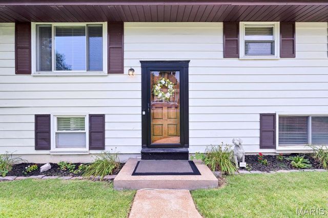 532 Golden Valley Drive, St Louis, MO 63129