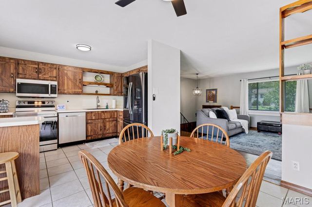 532 Golden Valley Drive, St Louis, MO 63129