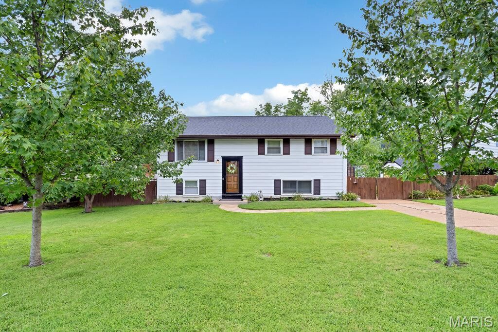 532 Golden Valley Drive, St Louis, MO 63129