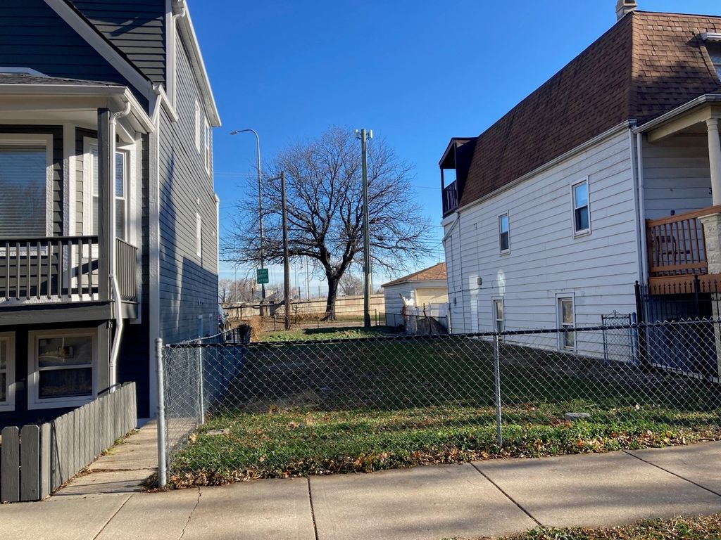 3329 N Drake Avenue, Chicago, IL 60618