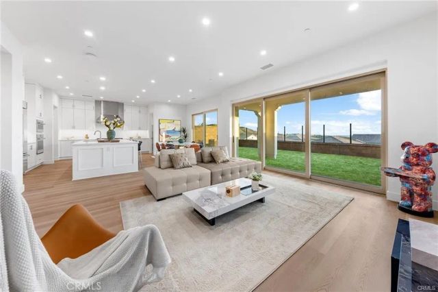 118 Sunnybank, Irvine, CA 92618