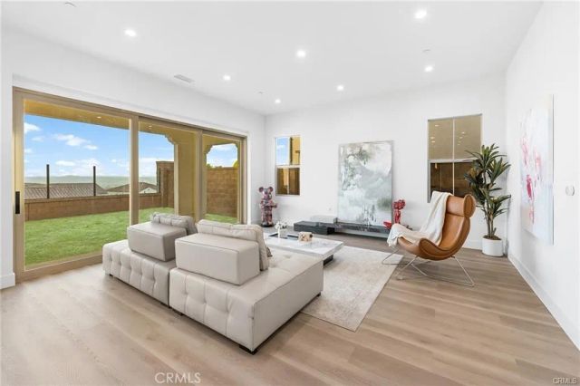 118 Sunnybank, Irvine, CA 92618