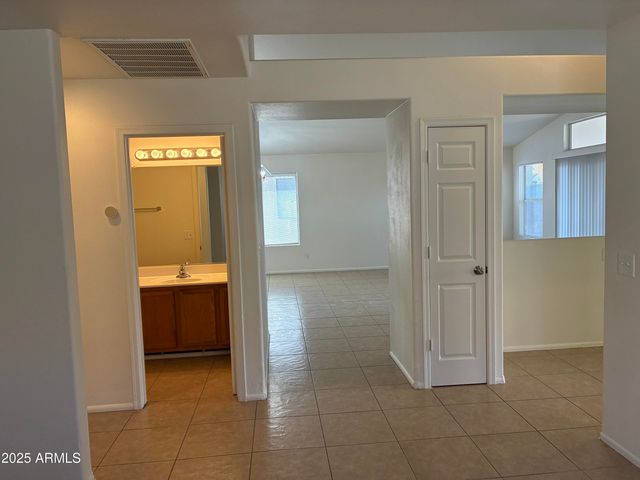 10443 W MEDLOCK Drive, Glendale, AZ 85307