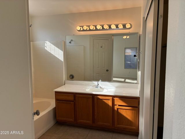 10443 W MEDLOCK Drive, Glendale, AZ 85307