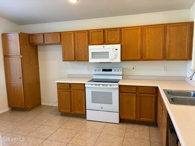 10443 W MEDLOCK Drive, Glendale, AZ 85307