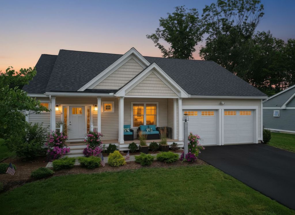 Image 1 of property listing at 6 Rose Fountain Lane # 31, Hampton, NH 03842