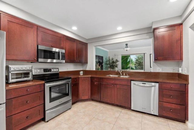 3036 Via Estrada, Carlsbad, CA 92009