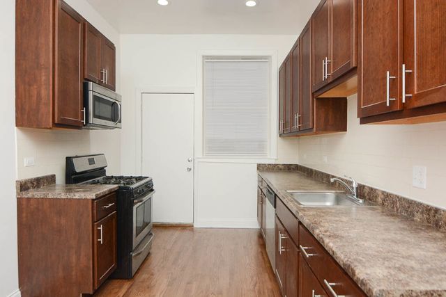 906 W Montrose Avenue 3, Chicago, IL 60613