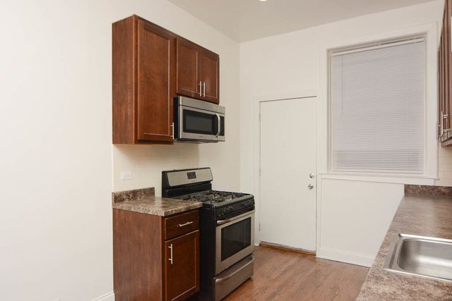 906 W Montrose Avenue 3, Chicago, IL 60613