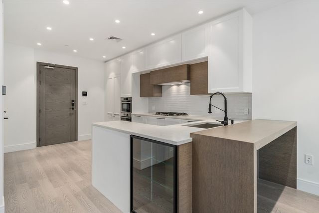 69 Walnut St 2, Brookline, MA 02445