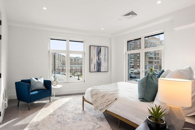 69 Walnut St 2, Brookline, MA 02445