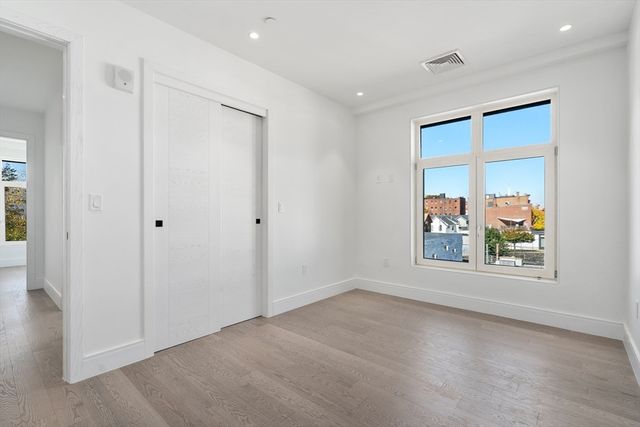 69 Walnut St 2, Brookline, MA 02445