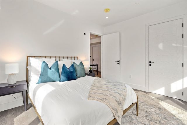 69 Walnut St 2, Brookline, MA 02445