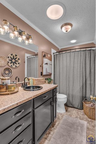 5113 SW 32nd Ter, Topeka, KS 66614