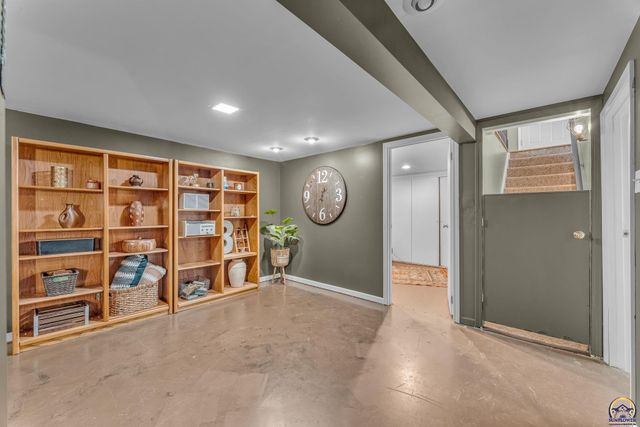 5113 SW 32nd Ter, Topeka, KS 66614