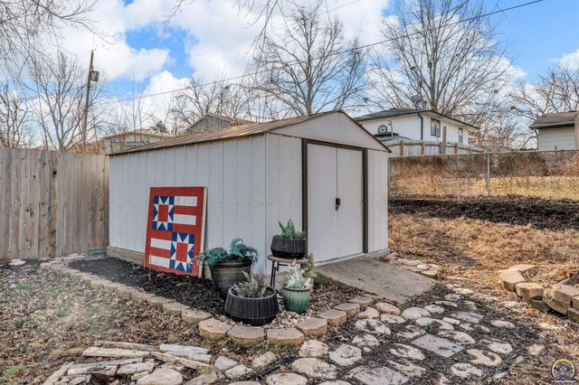 5113 SW 32nd Ter, Topeka, KS 66614