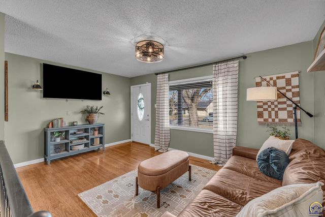 5113 SW 32nd Ter, Topeka, KS 66614