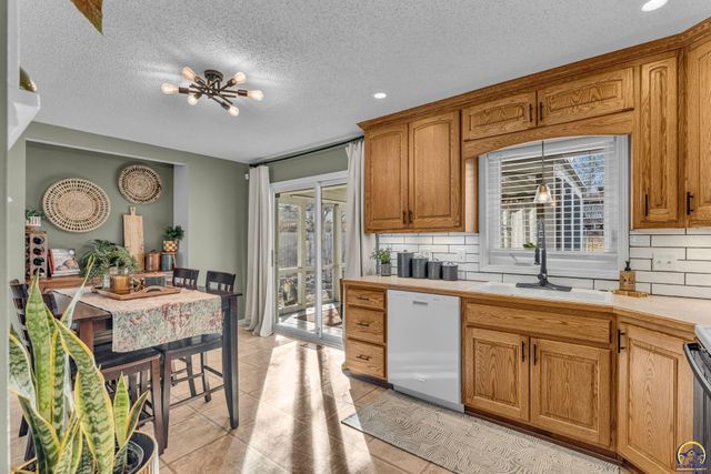 5113 SW 32nd Ter, Topeka, KS 66614