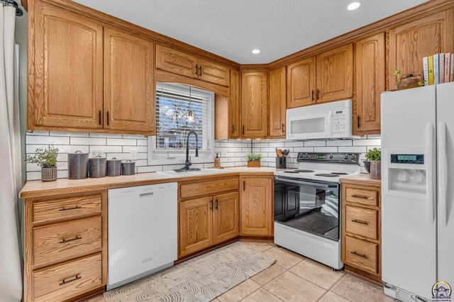 5113 SW 32nd Ter, Topeka, KS 66614