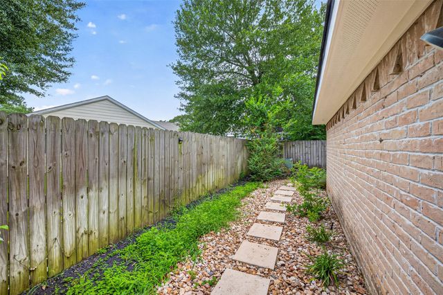 7111 Halfpenny Road, Houston, TX 77095