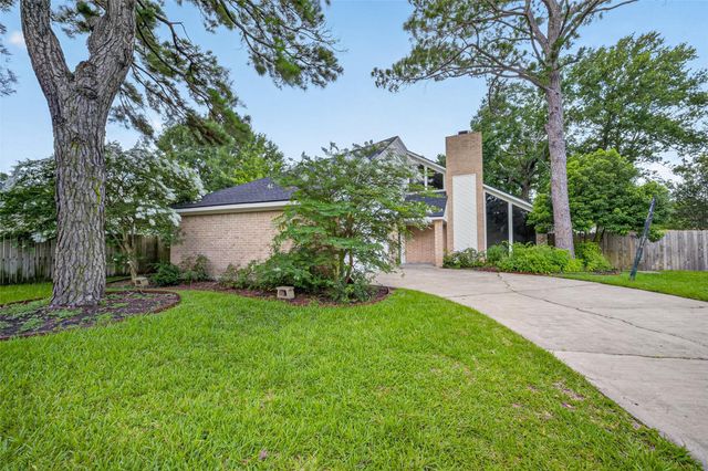 7111 Halfpenny Road, Houston, TX 77095