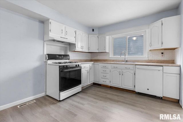 104 W SPRUCE Street, Chatham, IL 62629