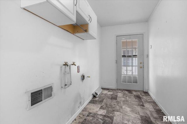 104 W SPRUCE Street, Chatham, IL 62629