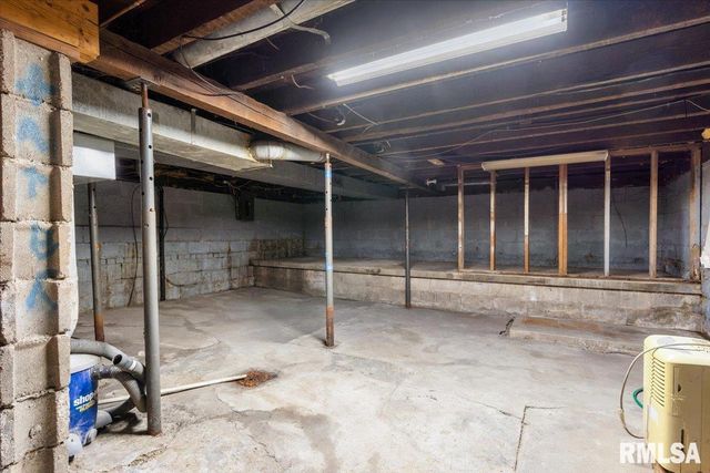 104 W SPRUCE Street, Chatham, IL 62629