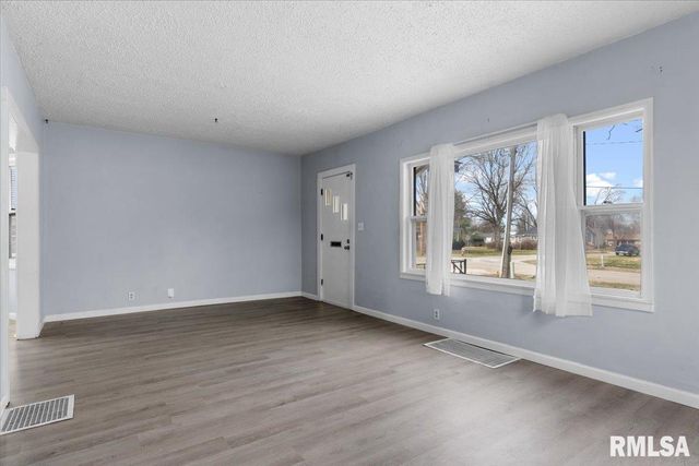 104 W SPRUCE Street, Chatham, IL 62629