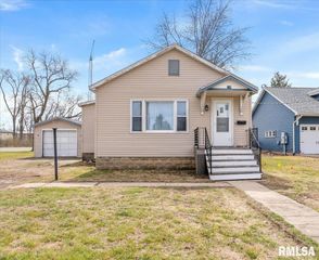 104 W SPRUCE Street, Chatham, IL 62629