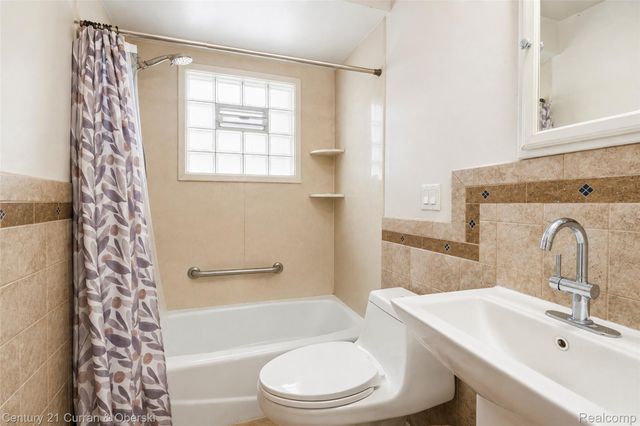 1651 Nightingale Street, Dearborn, MI 48128