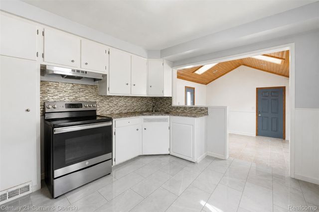 1651 Nightingale Street, Dearborn, MI 48128
