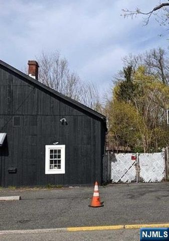 44 W Railroad Avenue, Tenafly, NJ 07670