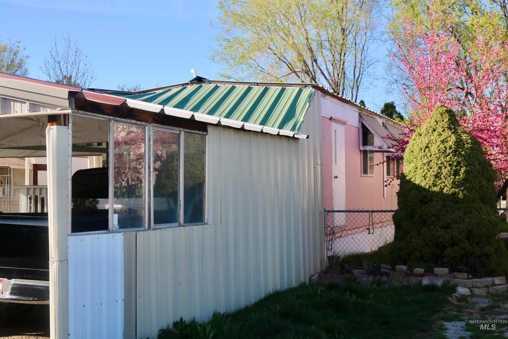 1410 Flamingo 52, Nampa, ID 83651 photo 2