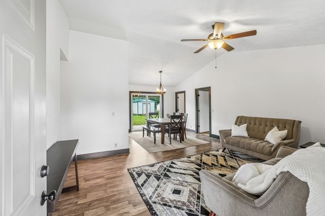 2504 Sundance Ct, Christiana, TN 37037
