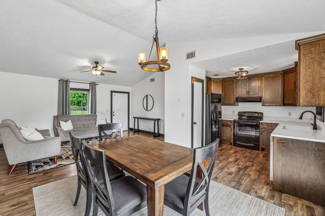 2504 Sundance Ct, Christiana, TN 37037