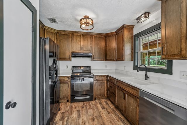 2504 Sundance Ct, Christiana, TN 37037