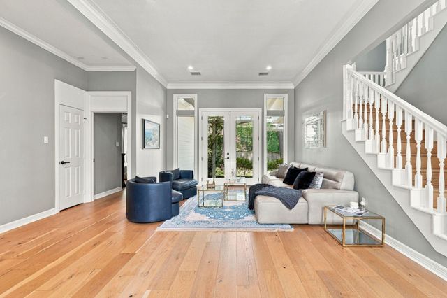 22 Hillside View Place, The Woodlands, TX 77381