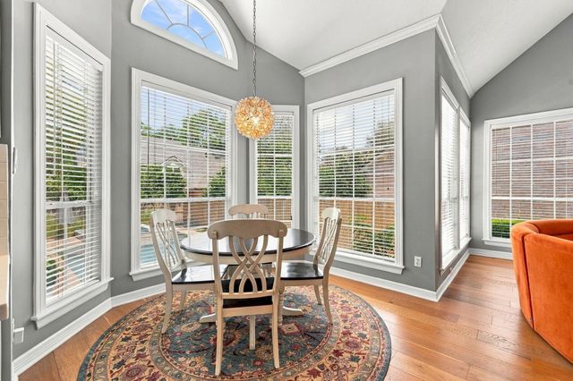 22 Hillside View Place, The Woodlands, TX 77381