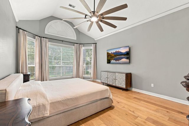 22 Hillside View Place, The Woodlands, TX 77381