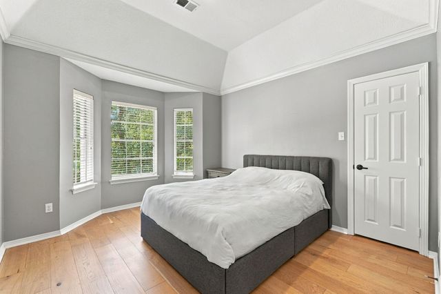 22 Hillside View Place, The Woodlands, TX 77381
