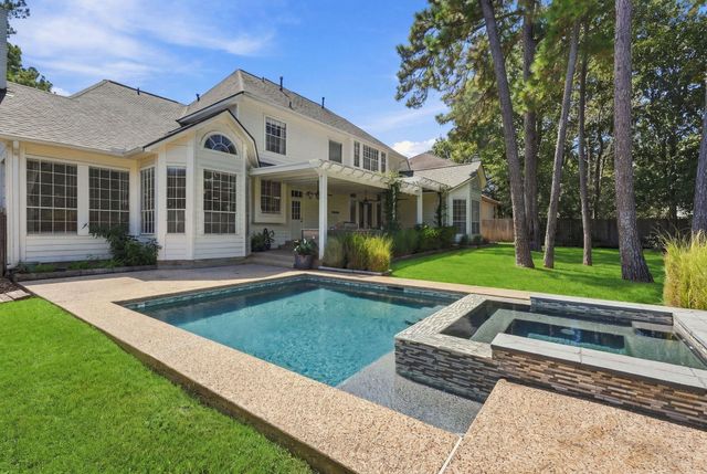 22 Hillside View Place, The Woodlands, TX 77381