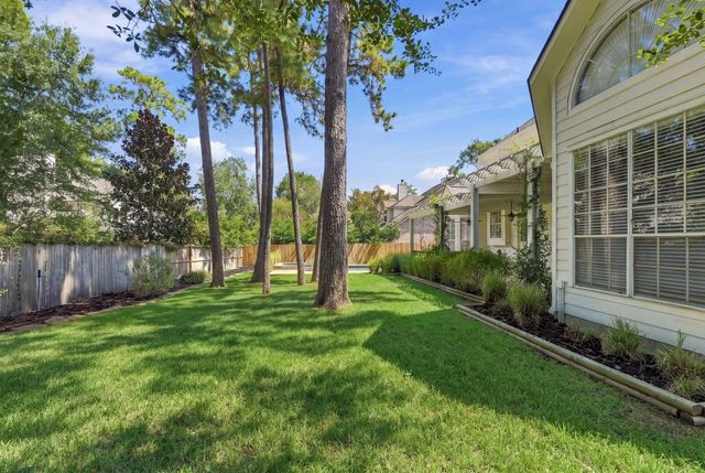22 Hillside View Place, The Woodlands, TX 77381