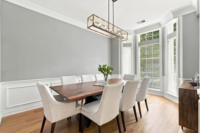 22 Hillside View Place, The Woodlands, TX 77381