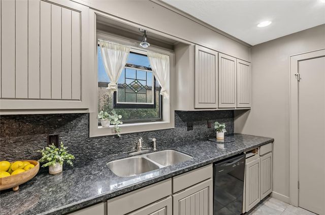 2826 Forestwood Drive, Bryan, TX 77801