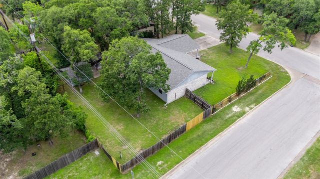 2826 Forestwood Drive, Bryan, TX 77801