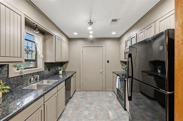 2826 Forestwood Drive, Bryan, TX 77801