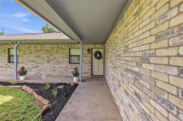 2826 Forestwood Drive, Bryan, TX 77801
