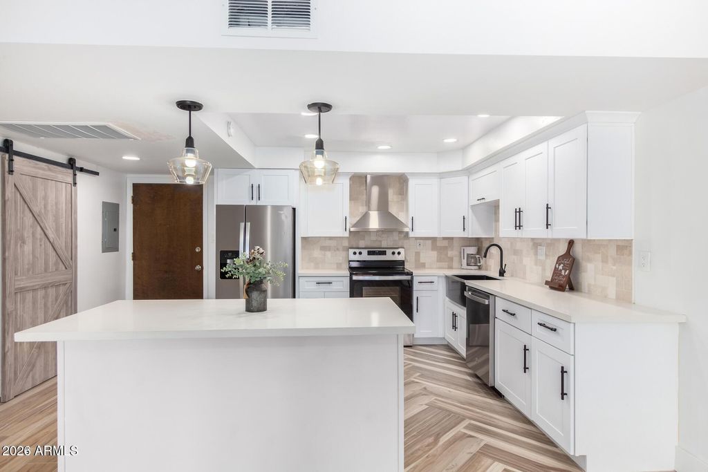 7930 E CAMELBACK Road 111, Scottsdale, AZ 85251 — exterior