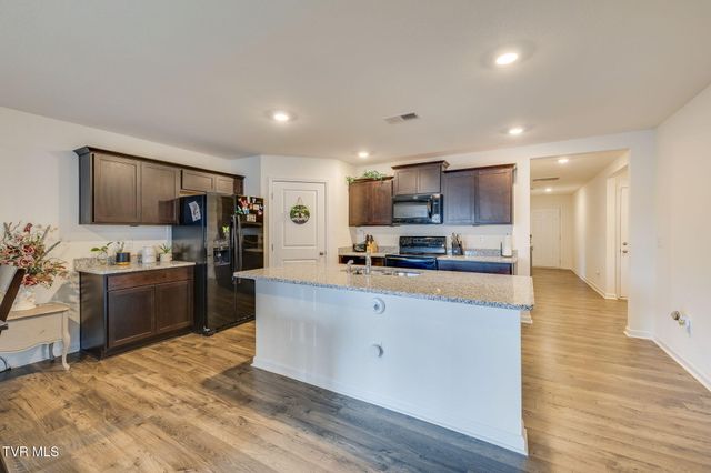 1332 Clark Point Road, Kingsport, TN 37660